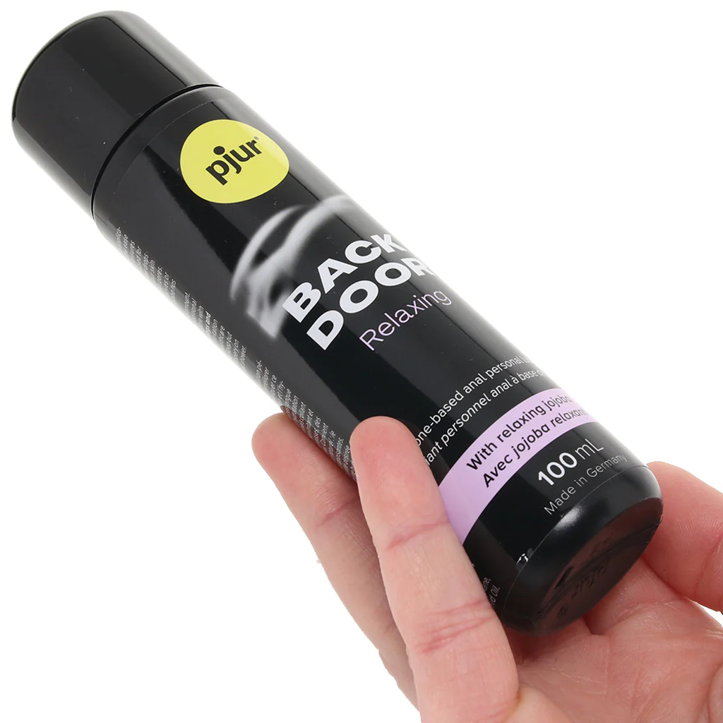 Pjur Back Door Silicone est dosé à une concentration plus élevée, spécialement pensée pour résister aux rapports anaux prolongés.