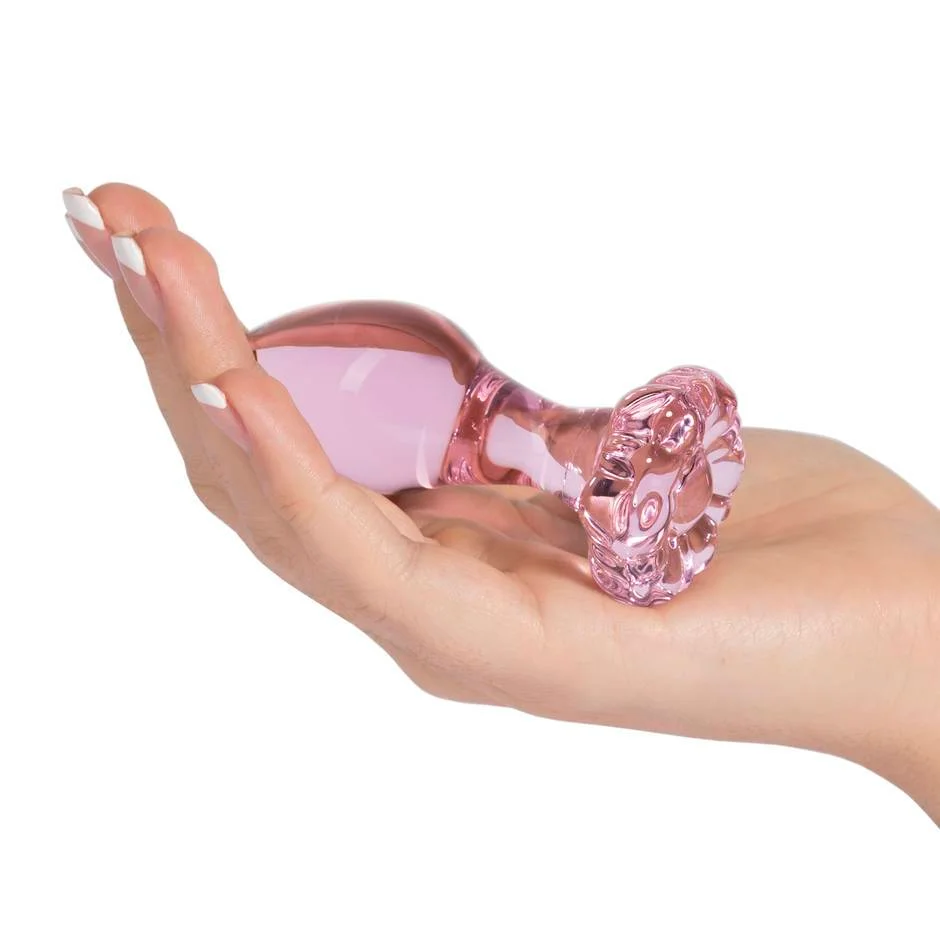 The Icicles 48 anal dildo, with its exceptional rigidity, provides a sensation of intense fullness.