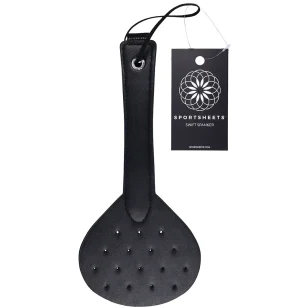 Palette trouée pour fessée – contrôle ludique, impact franc et sensations bien réparties.