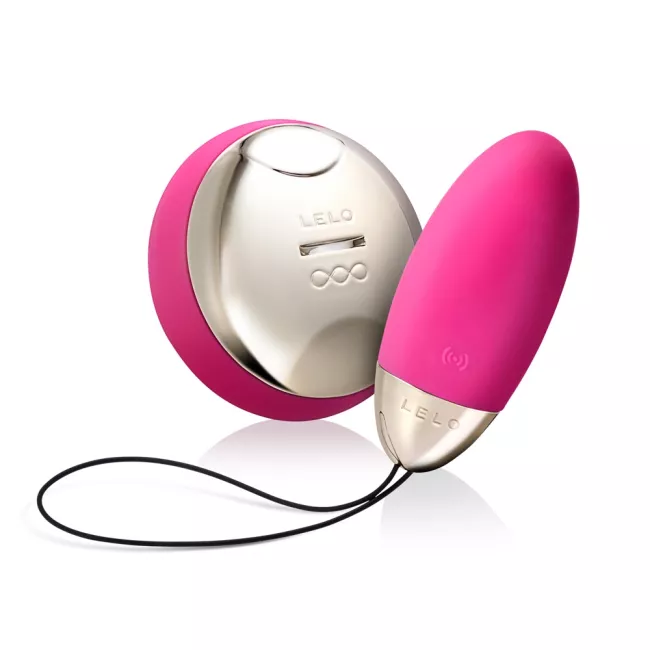 An intuitive remote control for playing remotely.