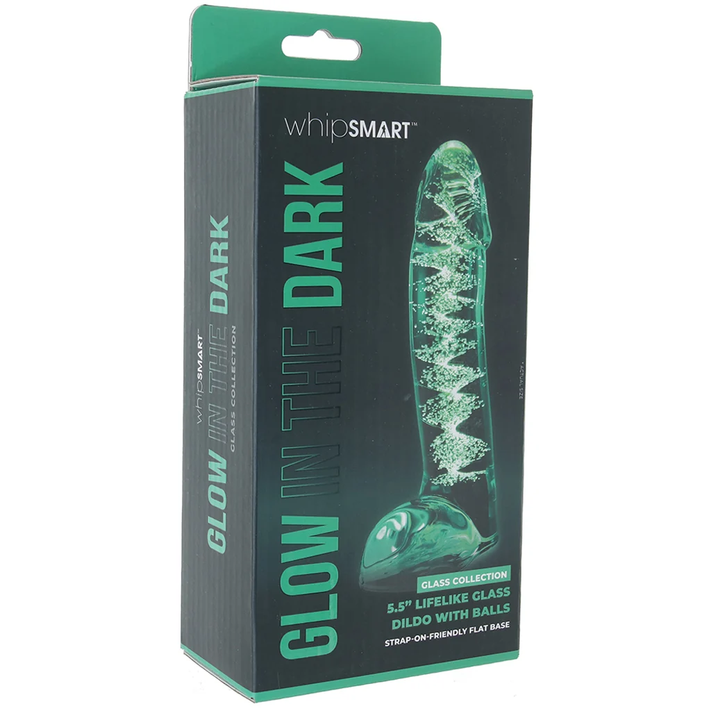 The Whipsmart phosphorescent glass dildo with testicles combines a realistic shape, precise stimulation, and an original light effect.