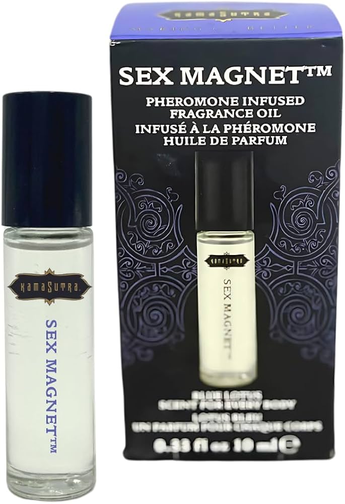 This perfumed oil focuses primarily on a floral fragrance inspired by the blue lotus.